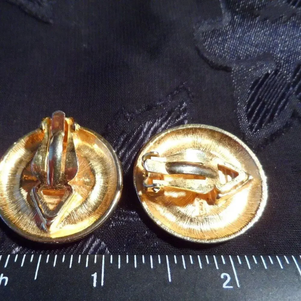 Liz Claiborne Gold Tone and Orange EarringsLIZ CLAIBORNE CLIP EARRINGS
